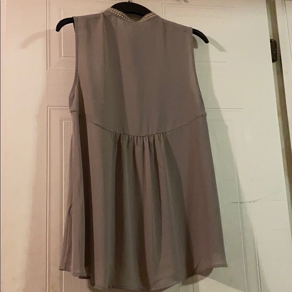 Blouse with collar studs - Picture 3 of 3